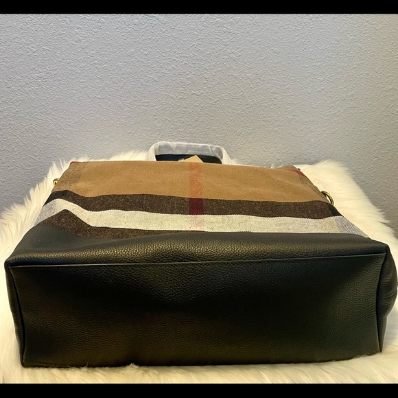 NEW Burberry Oversized Check Armley Folding Messenger - Picture 4 of 9